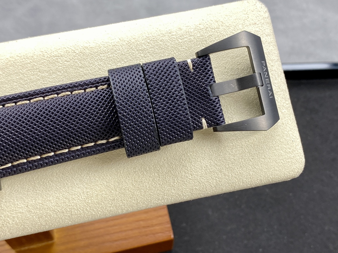 Panerai PAM 1021 thin titanium, 44mm