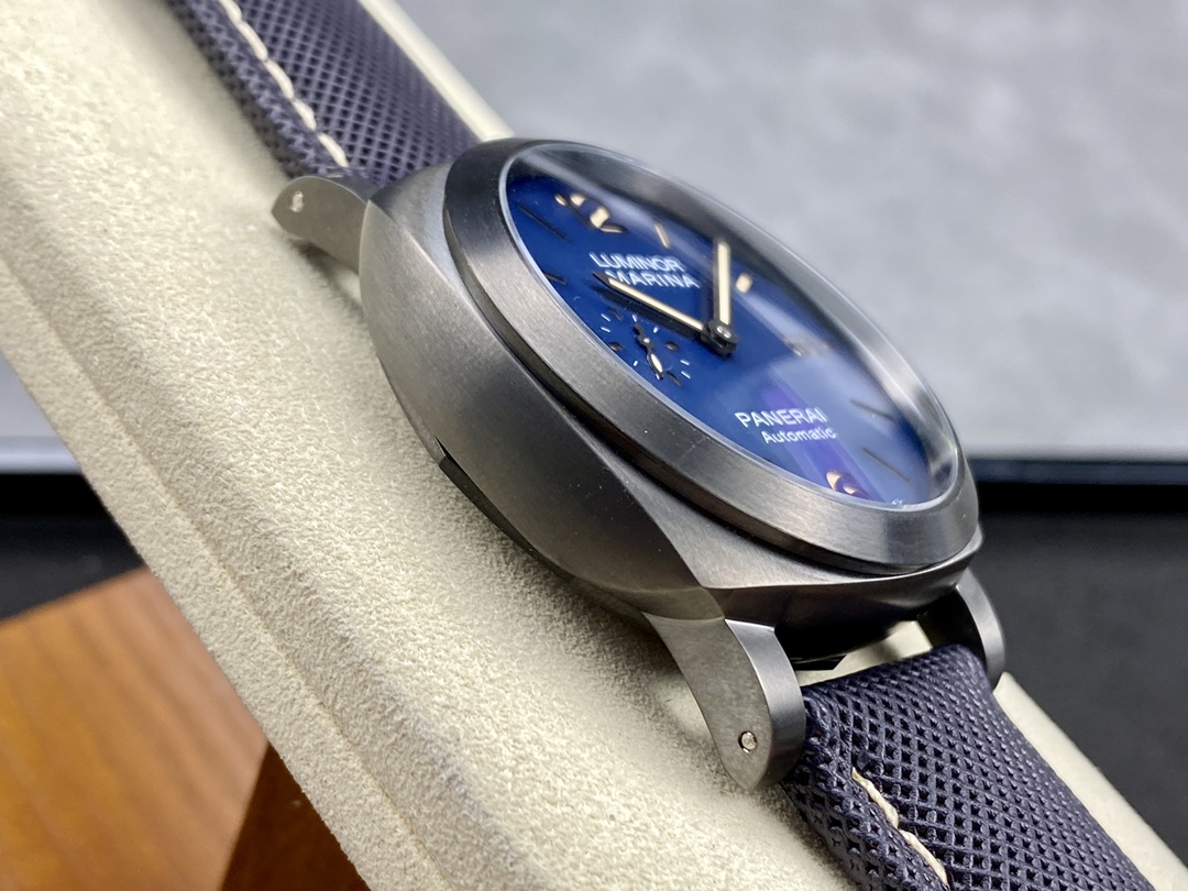 Panerai PAM 1021 thin titanium, 44mm