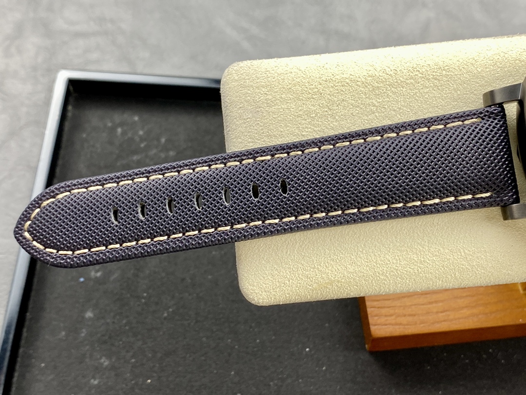 Panerai PAM 1021 thin titanium, 44mm