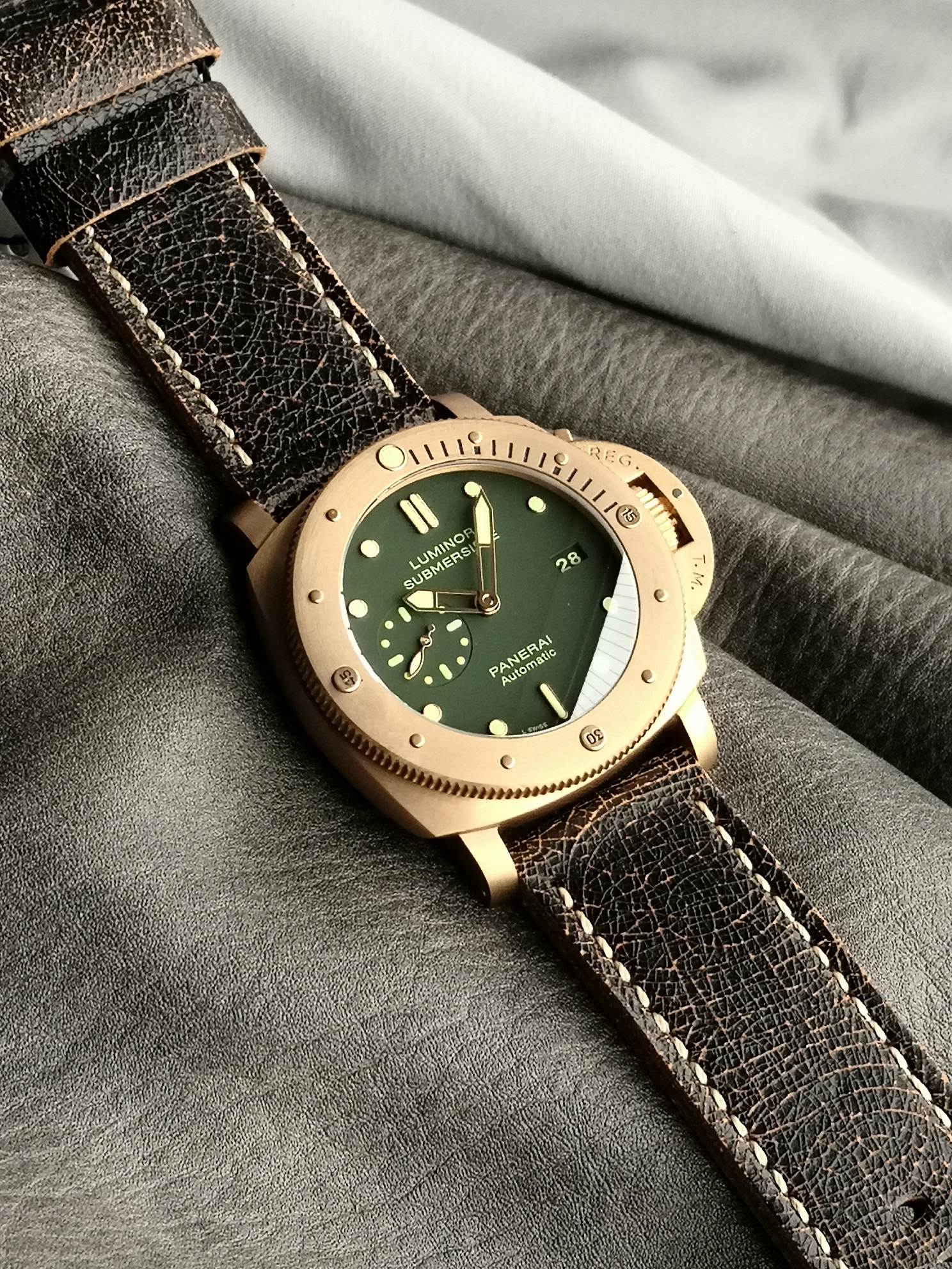 Panerai special edition watch series PAM 00382 watch
