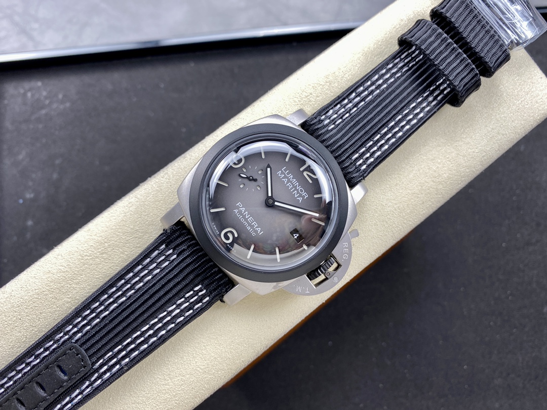 Panerai PAM 1122 thin titanium, 44mm