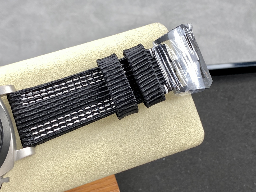 Panerai PAM 1122 thin titanium, 44mm