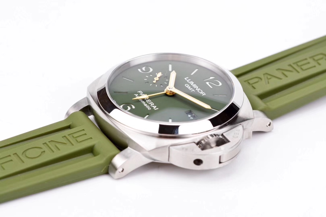 Panerai's most handsome 44MM military green PAM1056