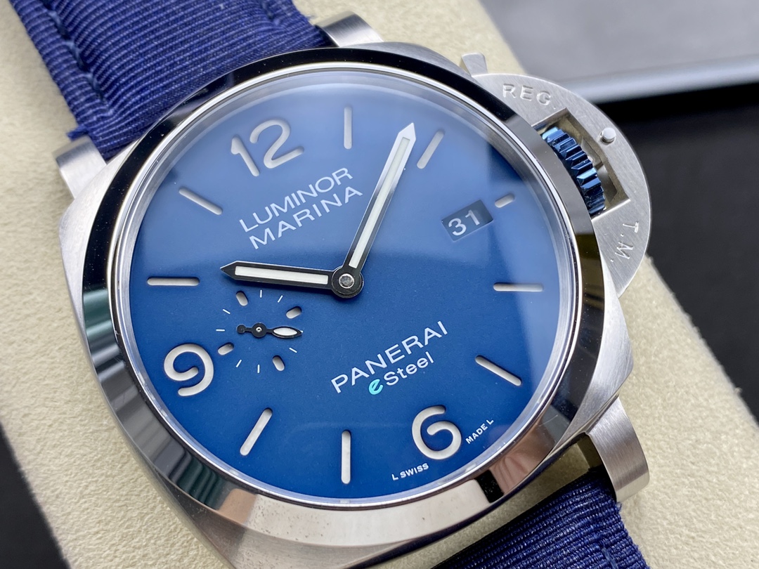 Panerai PAM1157, exclusive quality. Equipped with P.9010 movement, 44mm