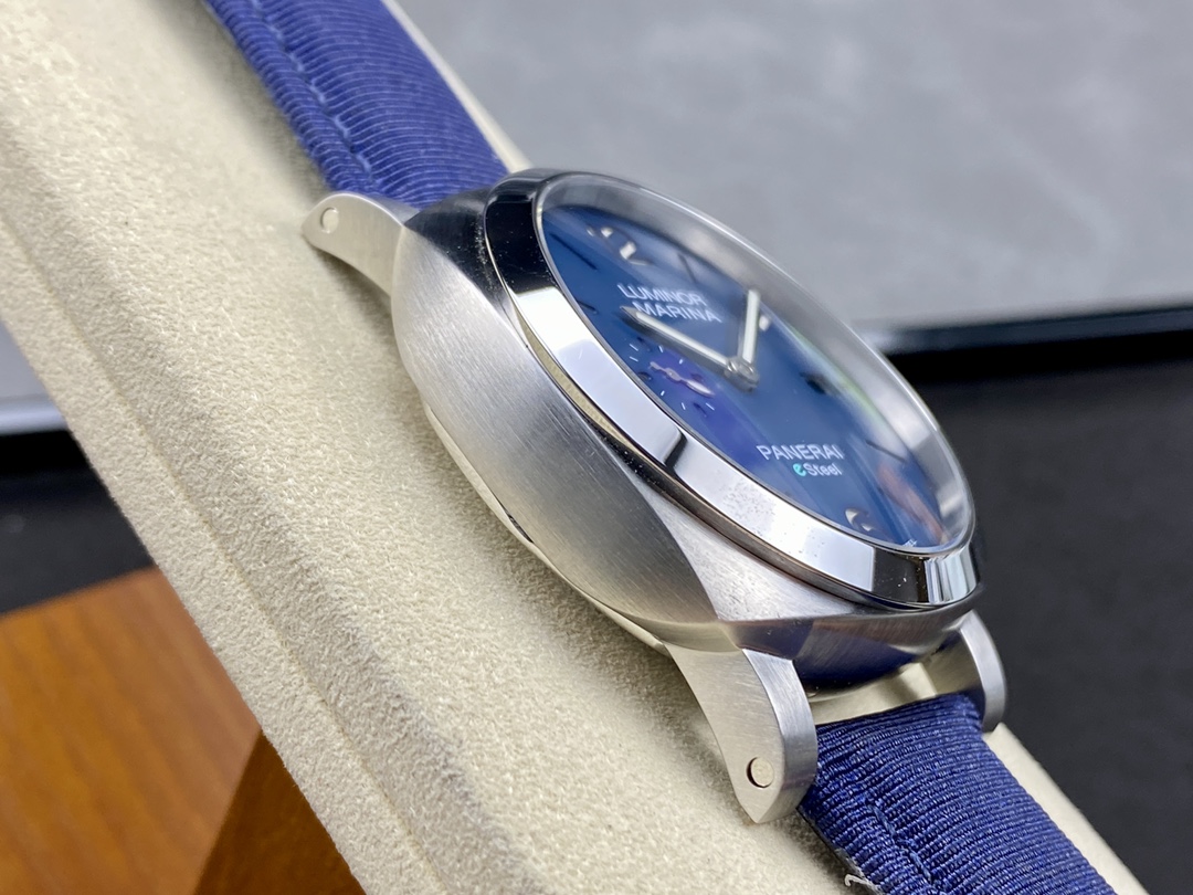 Panerai PAM1157, exclusive quality. Equipped with P.9010 movement, 44mm