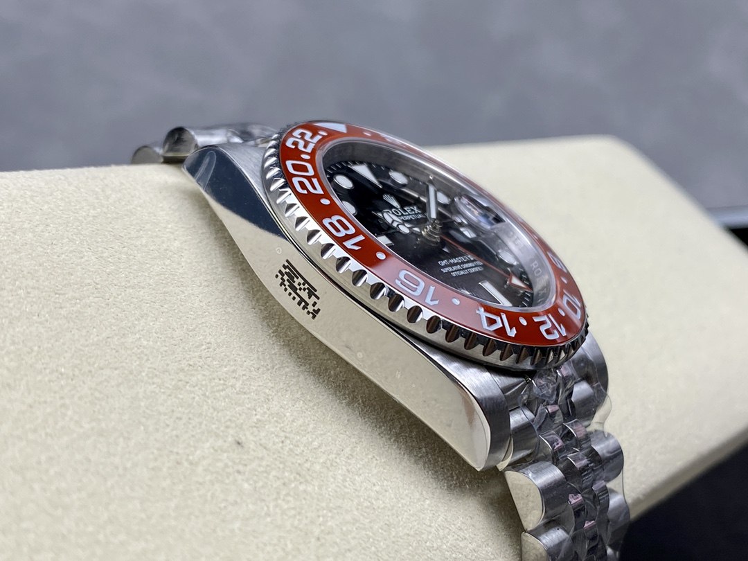 New version modified Greenwich GMT red circle left