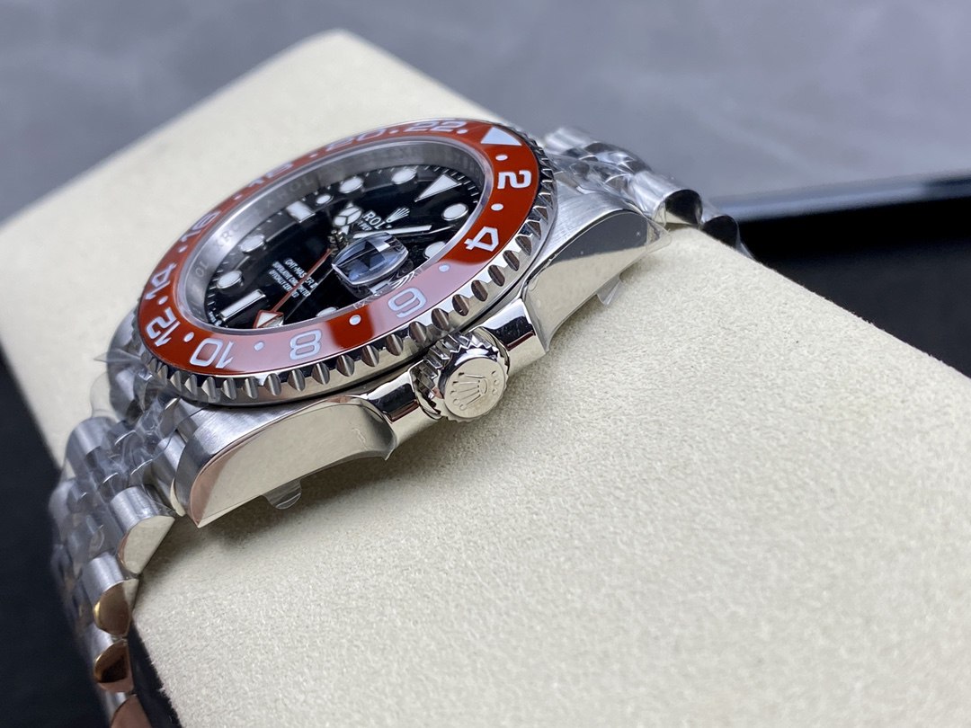 New version modified Greenwich GMT red circle left