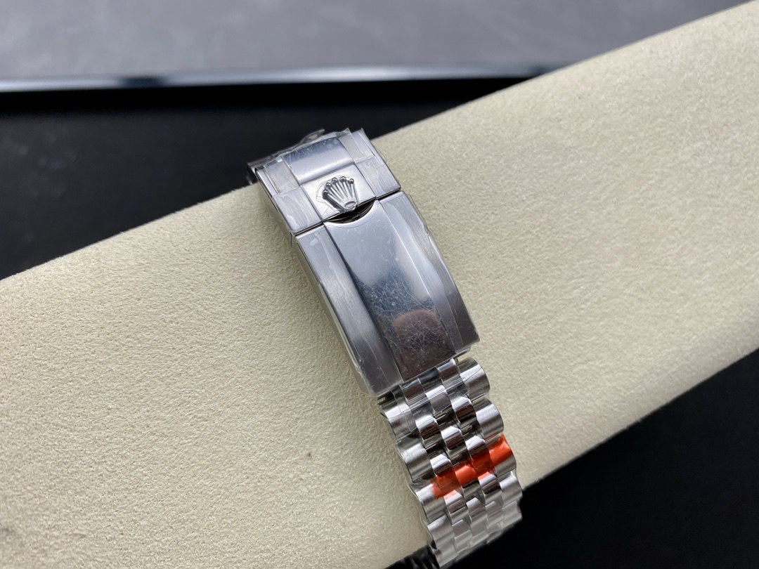 New version modified Greenwich GMT red circle left