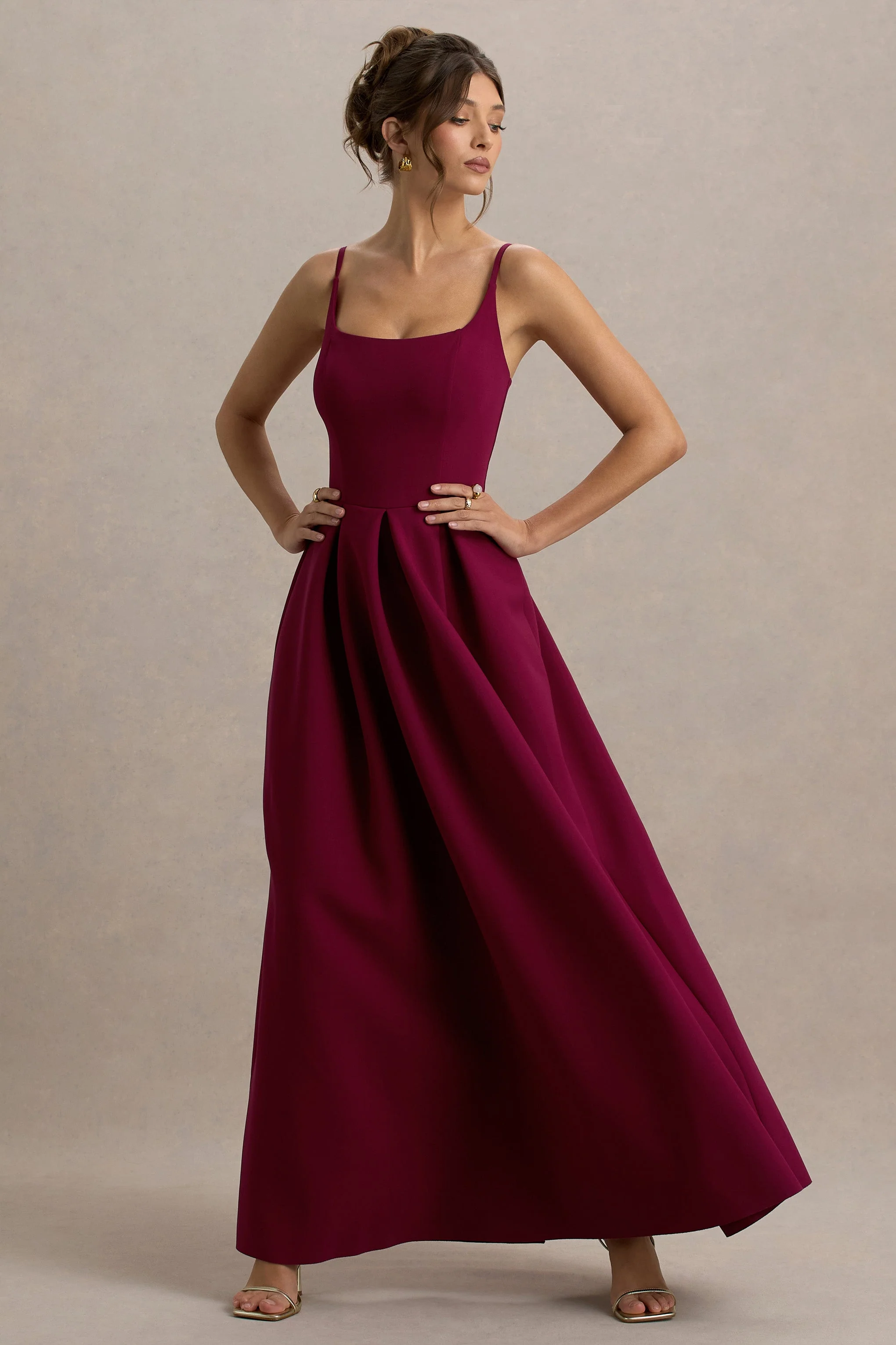 Bambina | Burgundy Scoop-Neck Pleated Maxi Dress