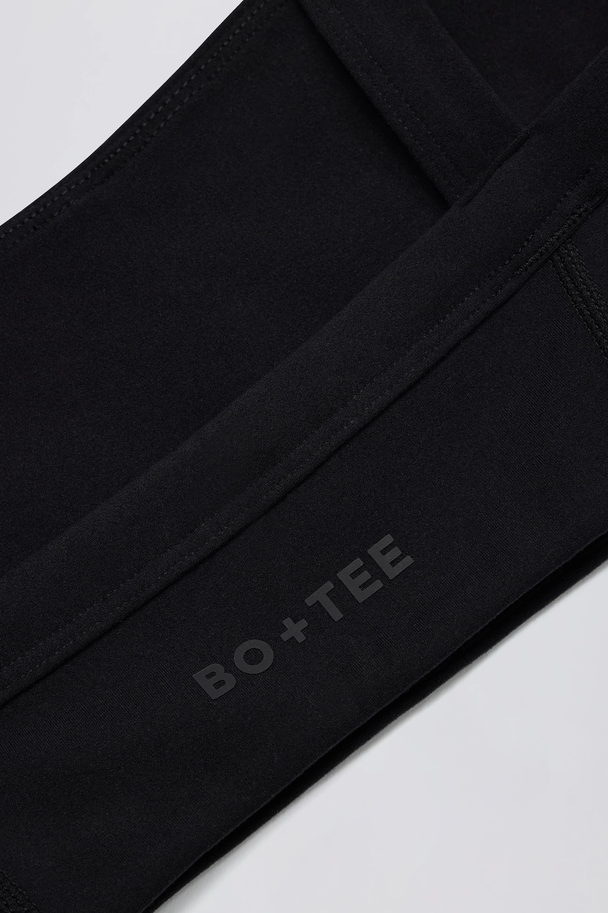 Soft Active Contrast-Trim Sports Bra in Black