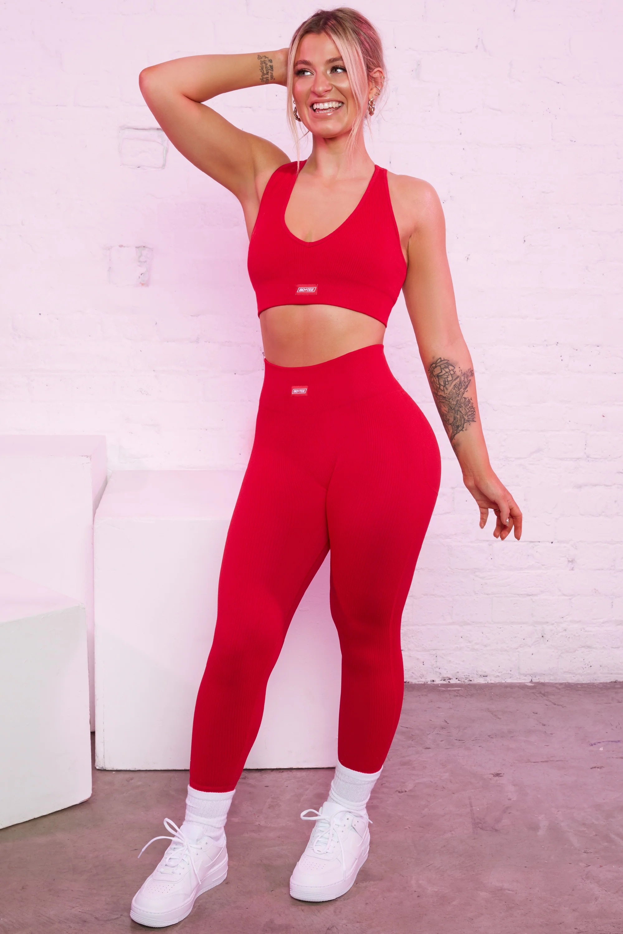 Ribbed Plunge Neck Sports Bra in Red