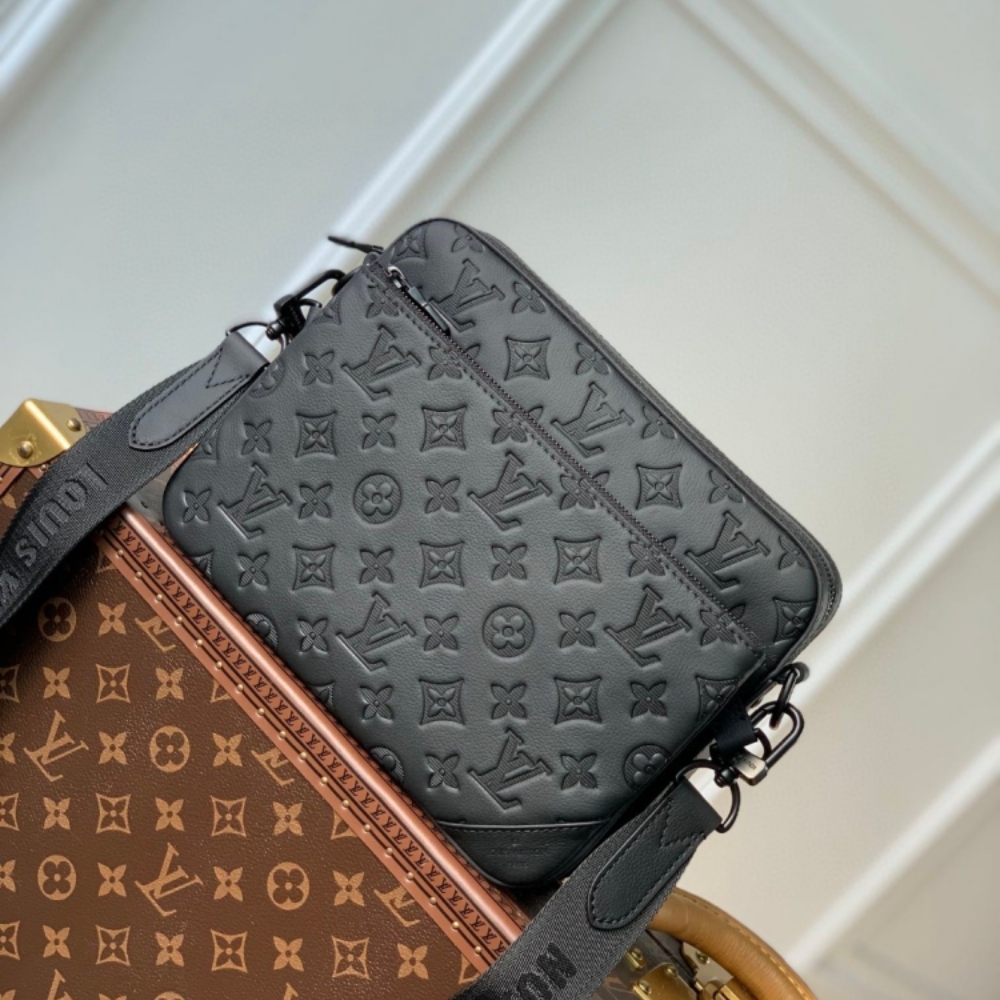 Louis Vuitton Trio Messenger M46602 Black 