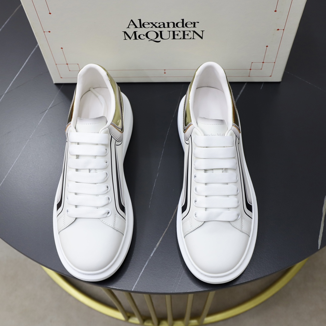 Alexander McQueen's classic star hit all-match white shoes