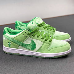 Nike SB Dunk Low StrangeLove