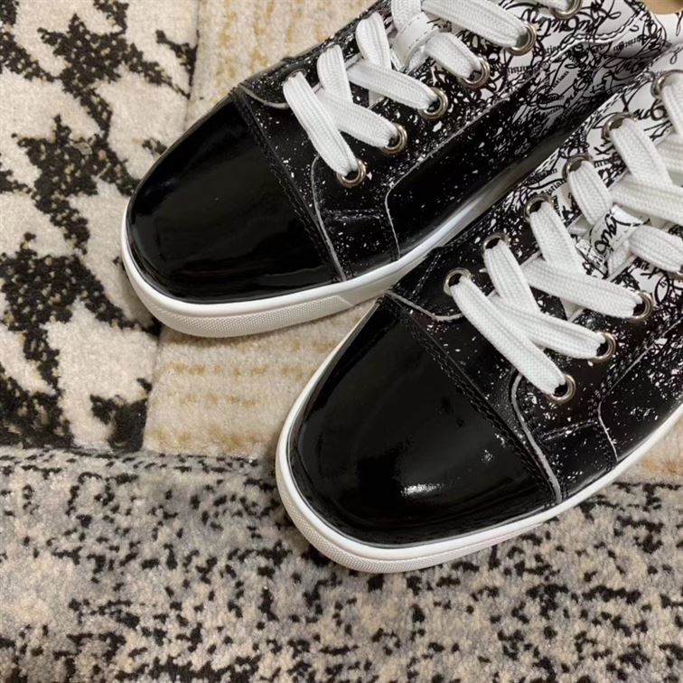 CHRISTIAN LOUBOUTIN LOW TOP SNEAKER – CLS008