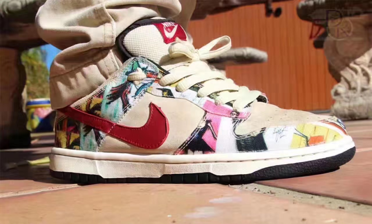 Nike SB Dunk Low Paris