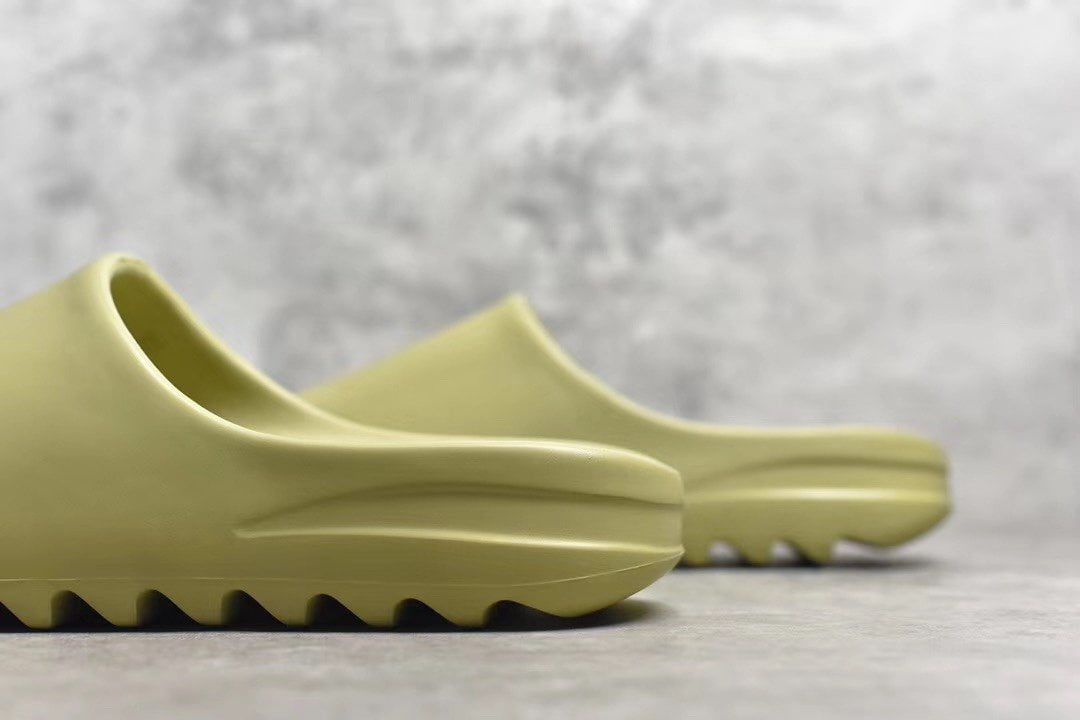 Yeezy Slide Resin
