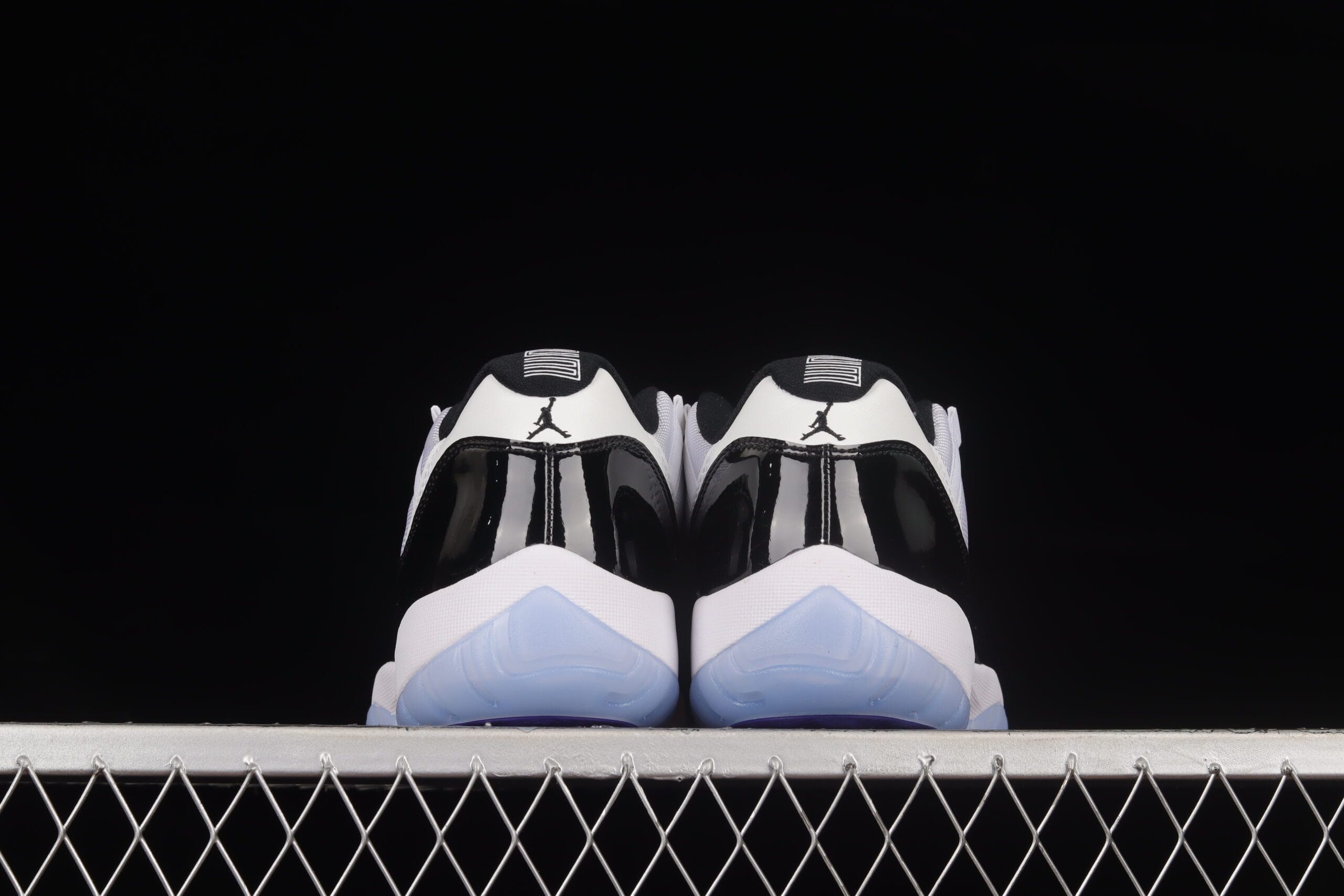 Air Jordan 11 Retro Low Concord