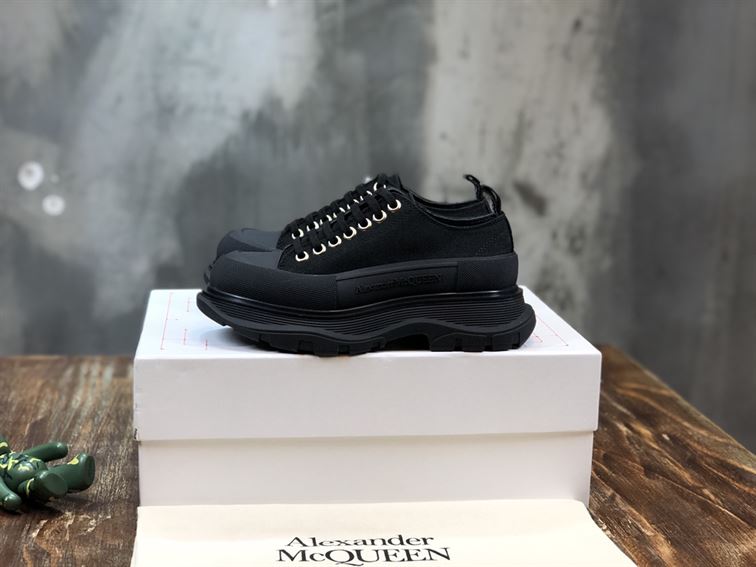 ALEXANDER MCQUEEN TREAD SLICK LOW-TOP SNEAKERS – ALD031