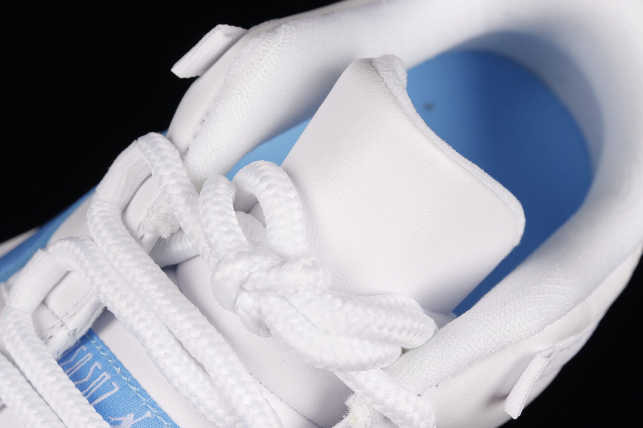 Jordan 11 Retro Low University Blue