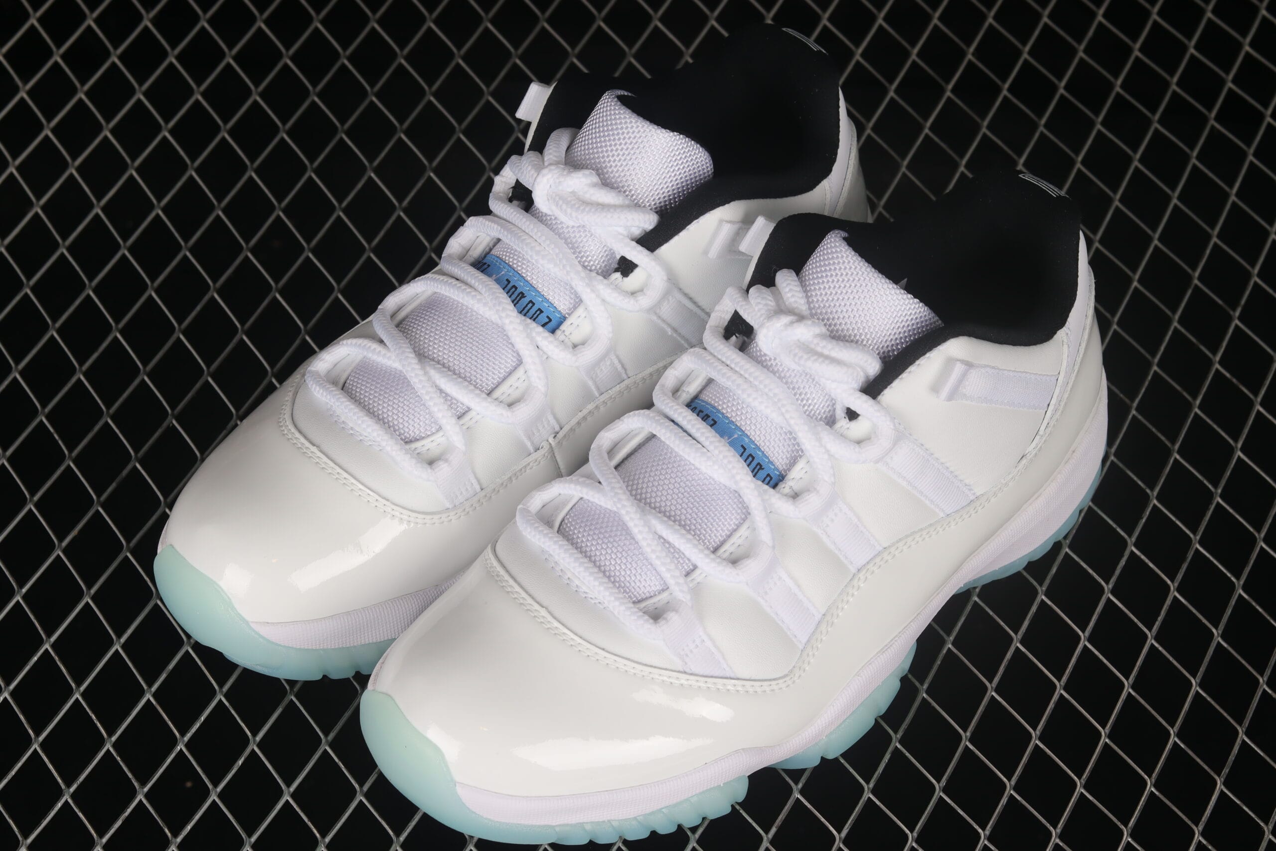 Air Jordan 11 Retro Low Legend Blue