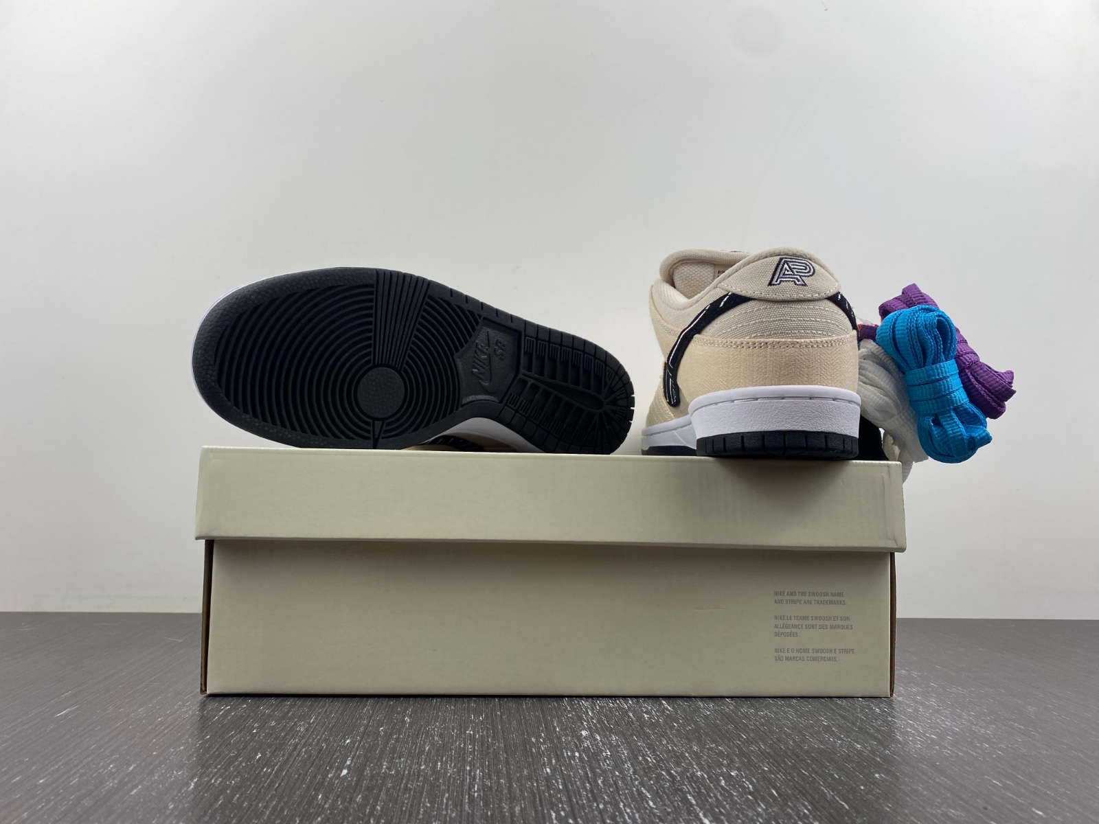 Albino & Preto x Nike Dunk SB Low