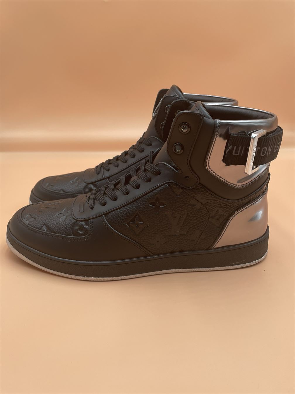 LOUIS VUITTON RIVOLI BOOTS – LVS103