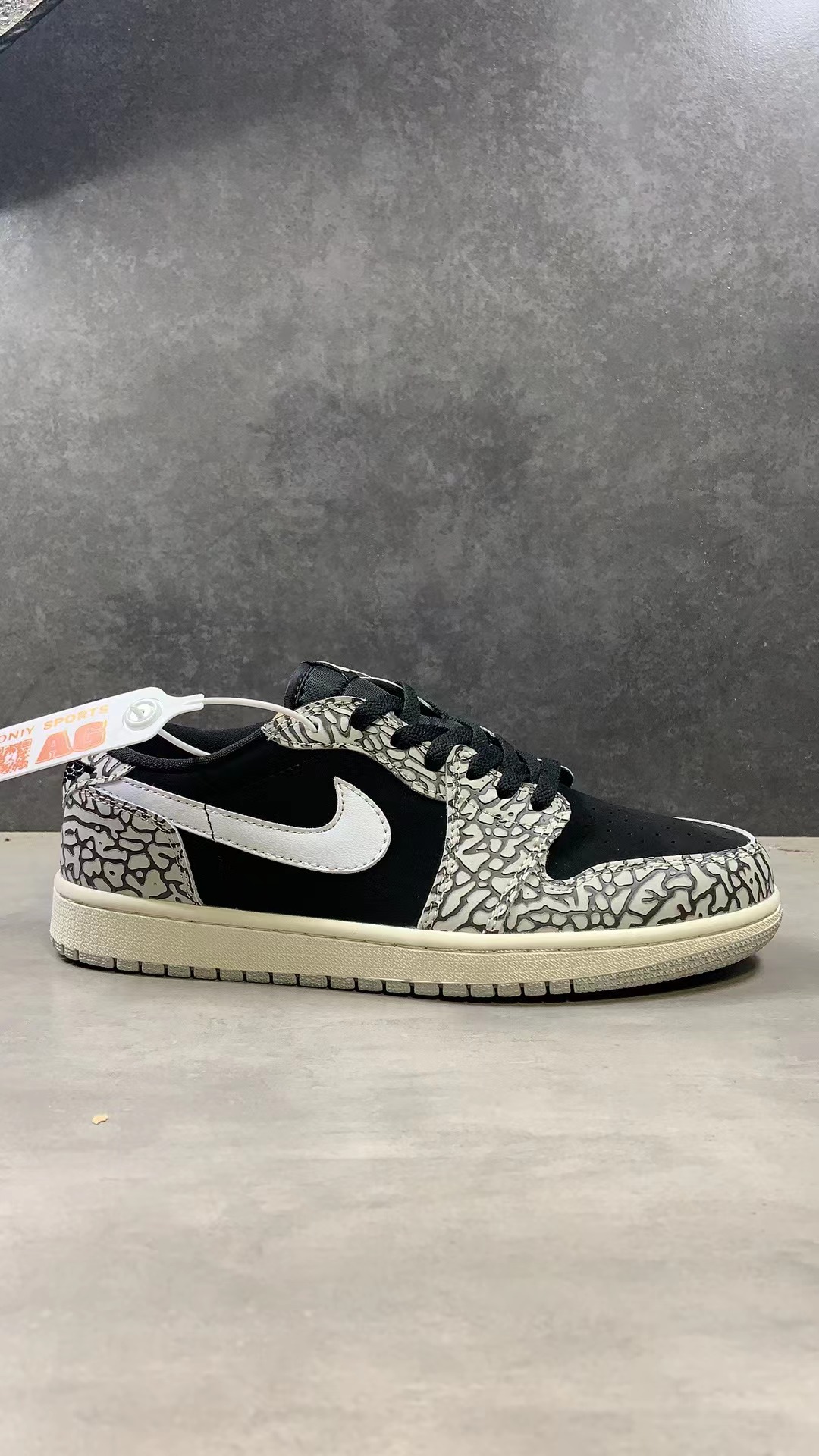 Air Jordan 1 Retro Low OG Black Cement