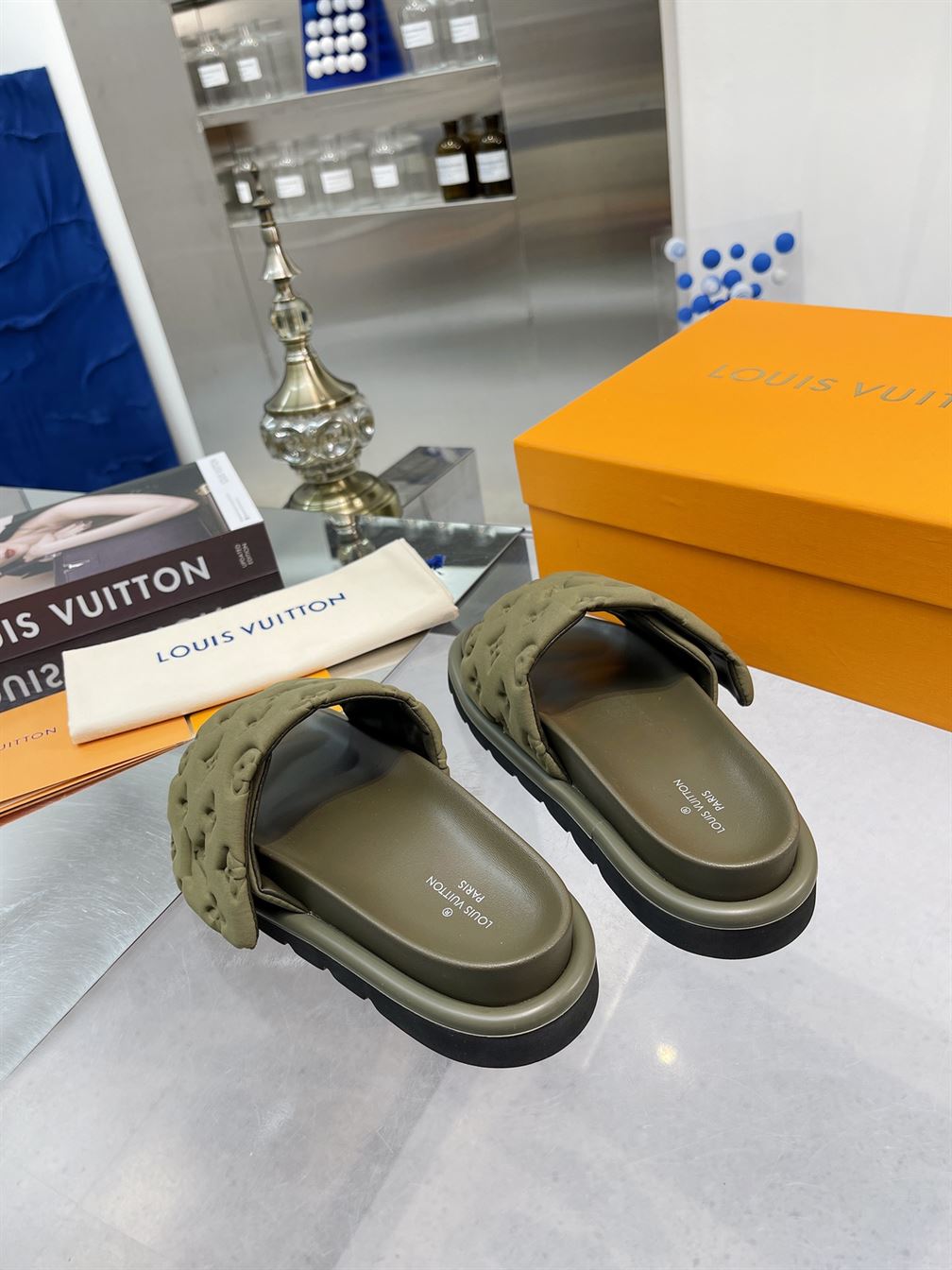 LOUIS VUITTON POOL PILLOW FLAT COMFORT MULE – LVSD055