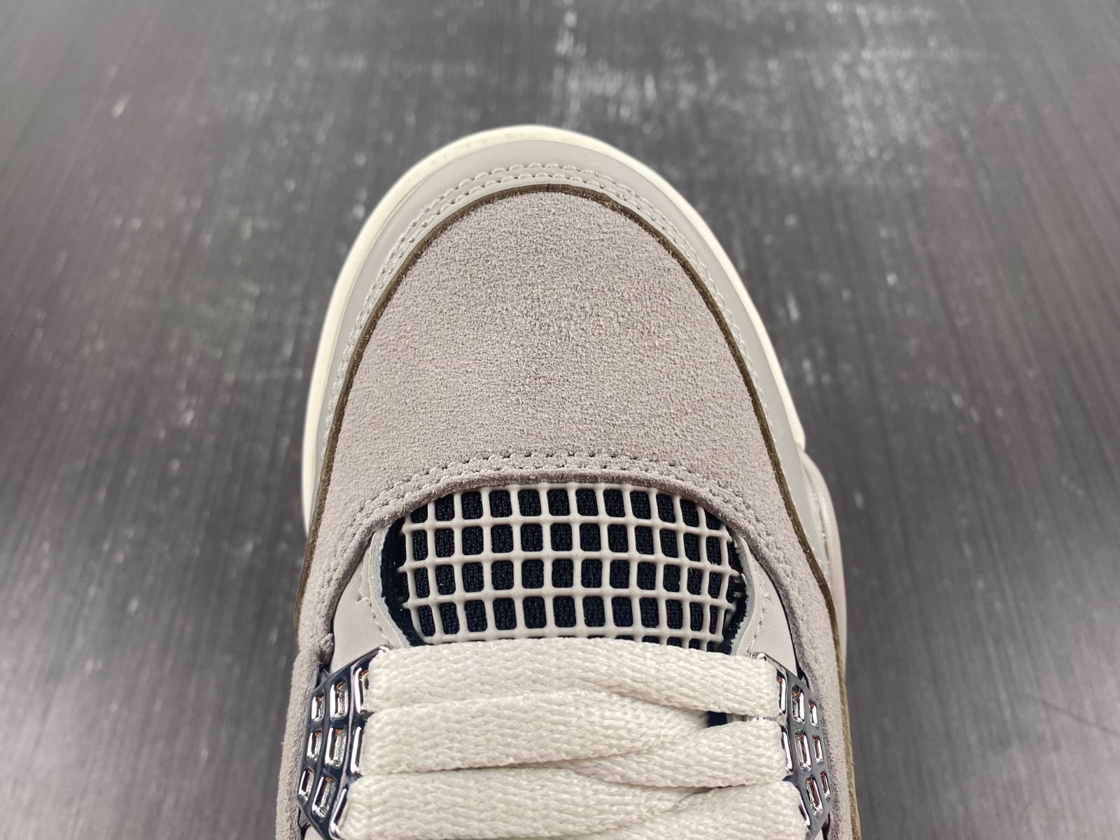 Air Jordan 4 Frozen Moments