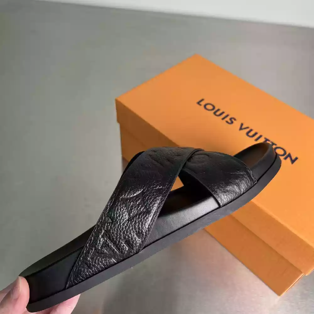 SLIPPERS’S – TAGGED “2” – DOWNTOWN – LVSD065