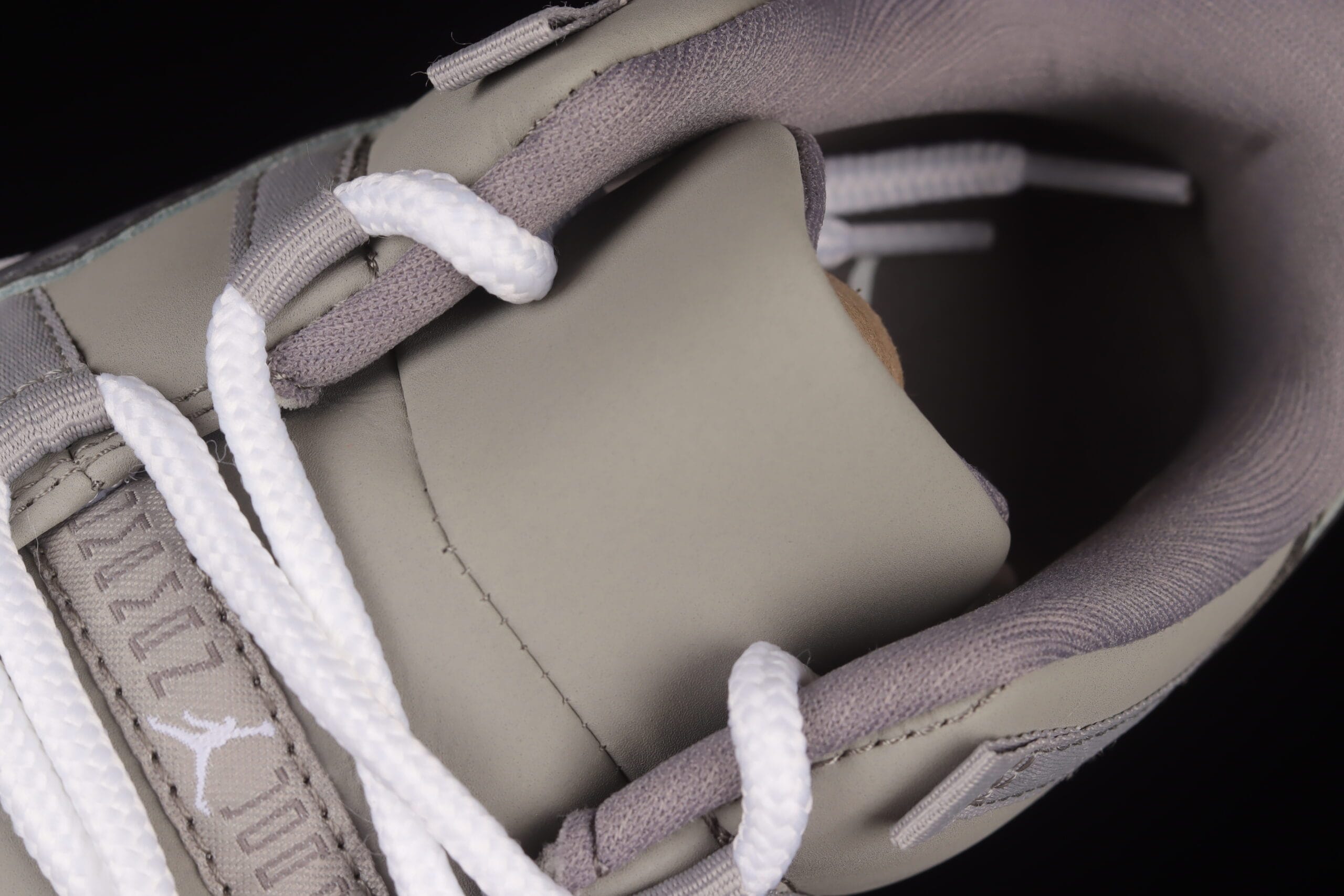 Jordan 11 Retro Low, Cool Grey