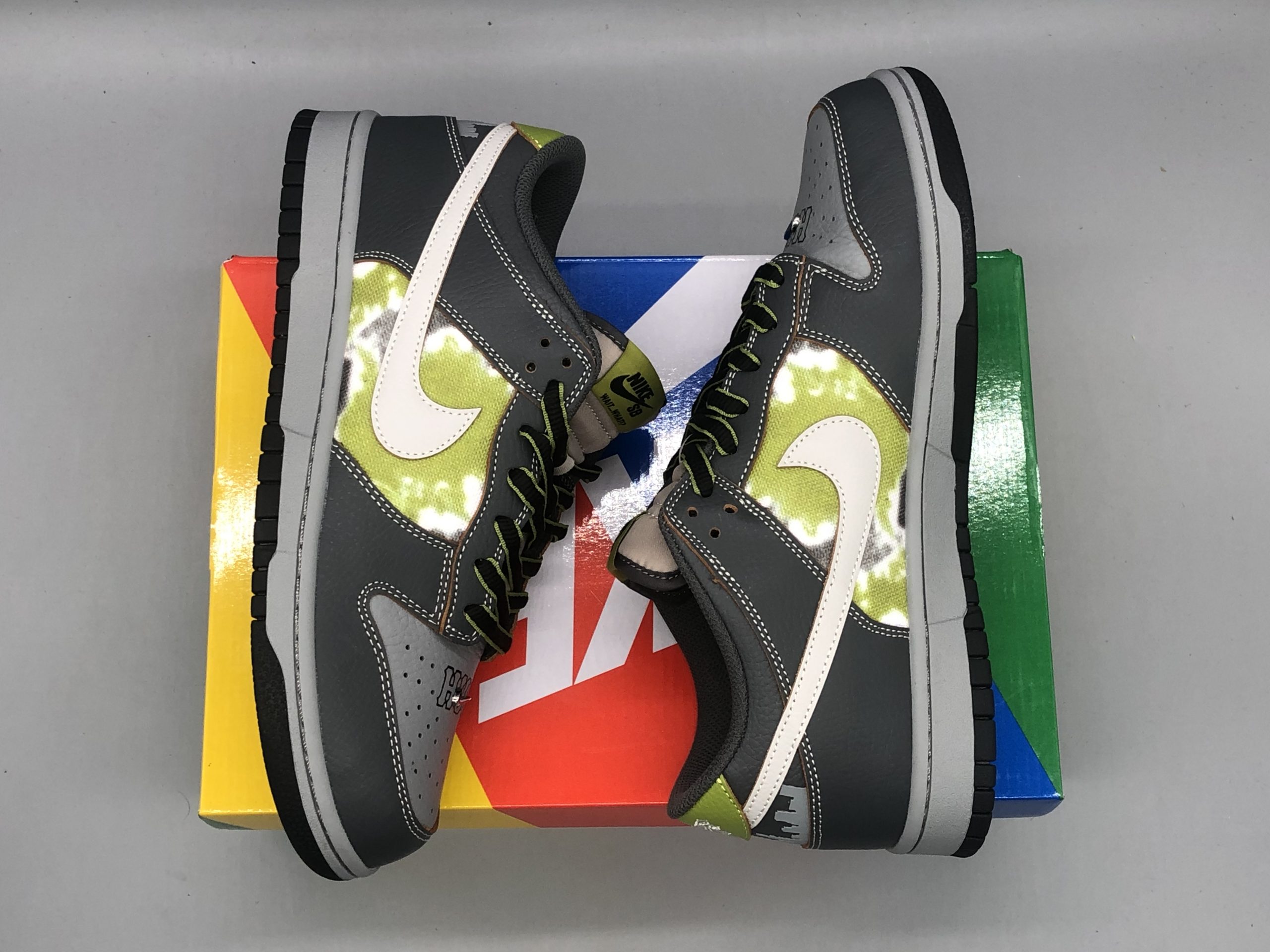 Nike SB Dunk Low HUF Wait, What!? (Friends and Family)