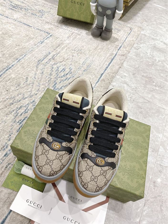 GUCCI MEN’S SCREENER SNEAKER IN BEIGE AND EBONY GG SUPREME – GCC055