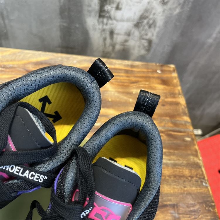 OFF-WHITE ODSY 1000 SNEAKERS – OFW047