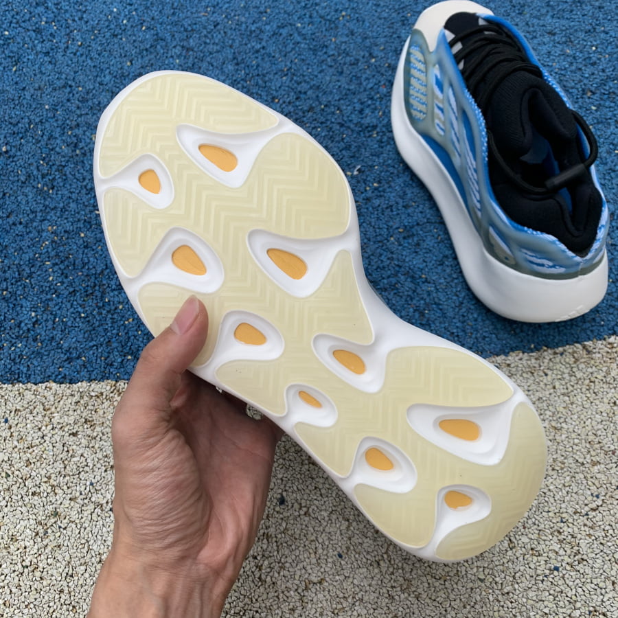 adidas Yeezy 700 V3 Arzareth
