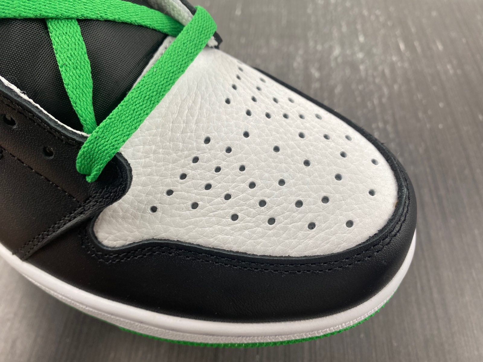 Air Jordan 1 High “Lucky Green”