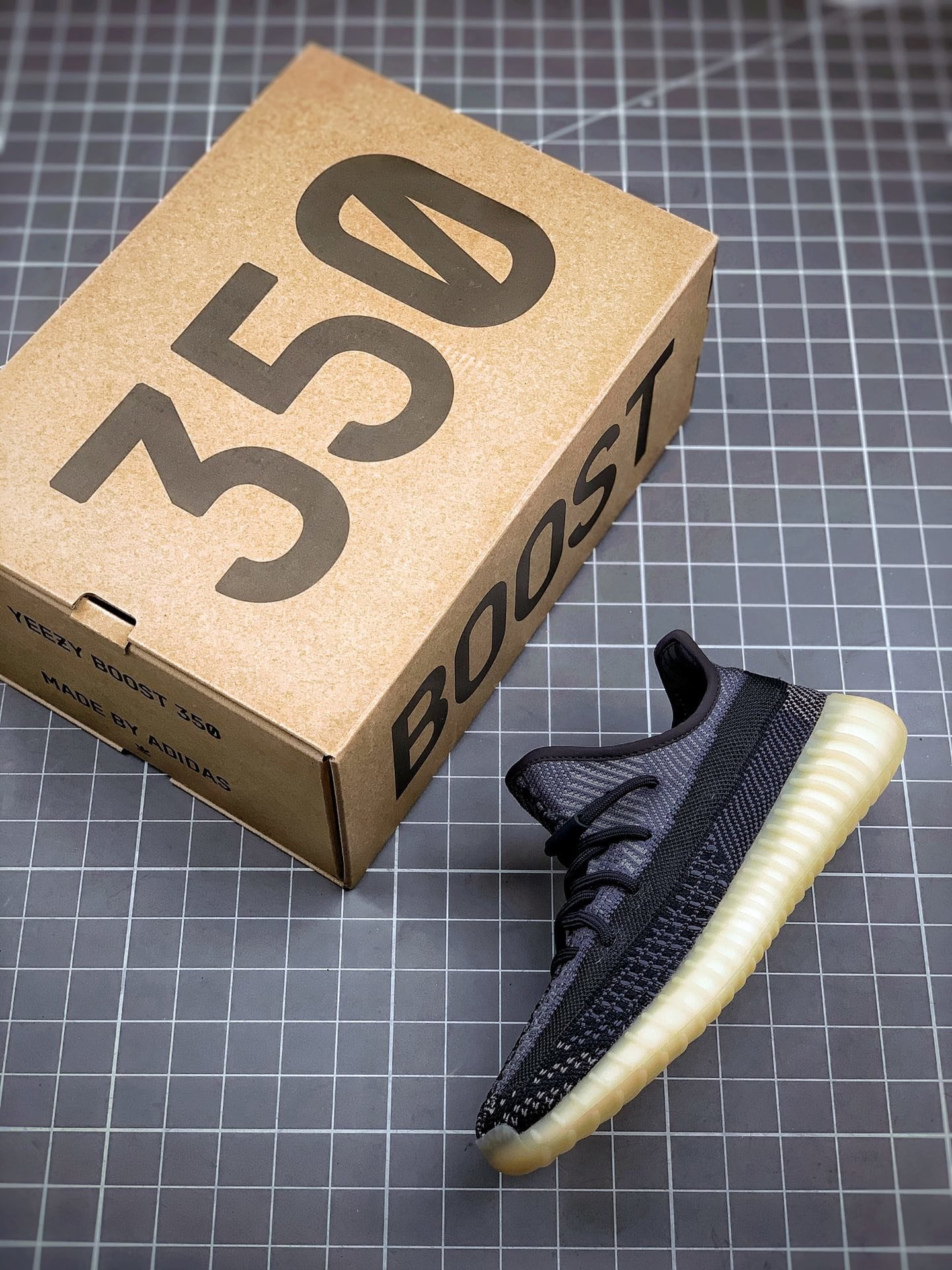 Adidas Yeezy Boost 350 V2 Carbon