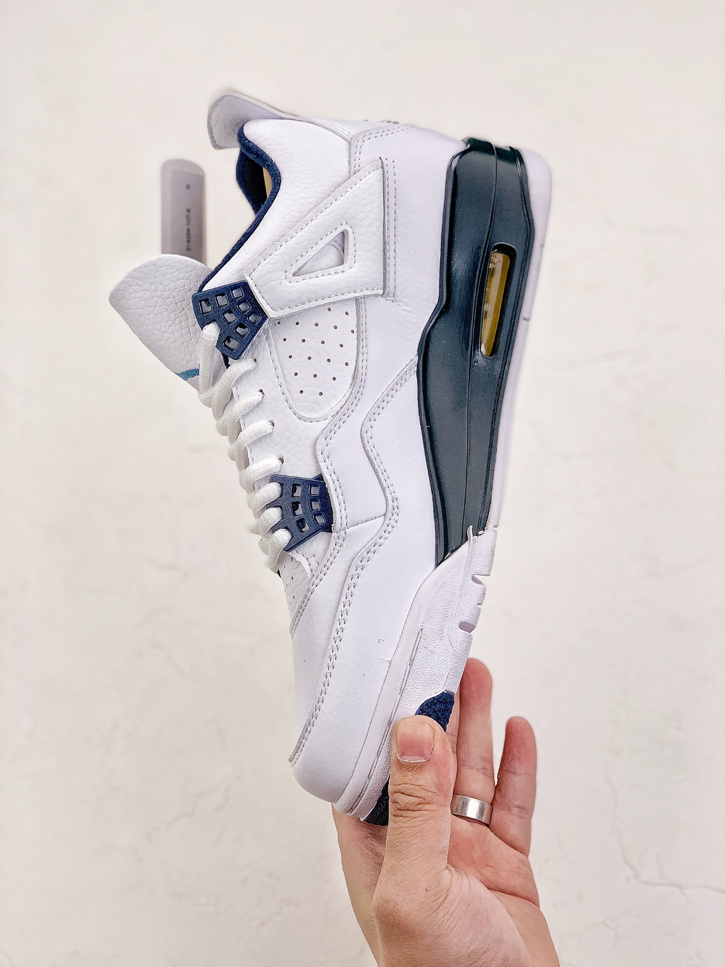 Jordan 4 Retro Columbia