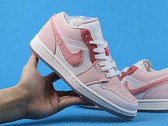 Jordan 1 Low SE Mighty Swooshers Pink