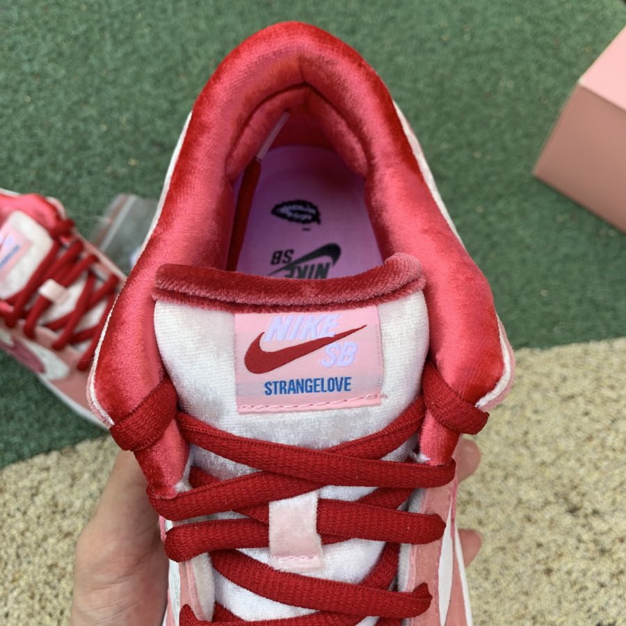 Nike SB Dunk Low StrangeLove Skateboards (Special Box)
