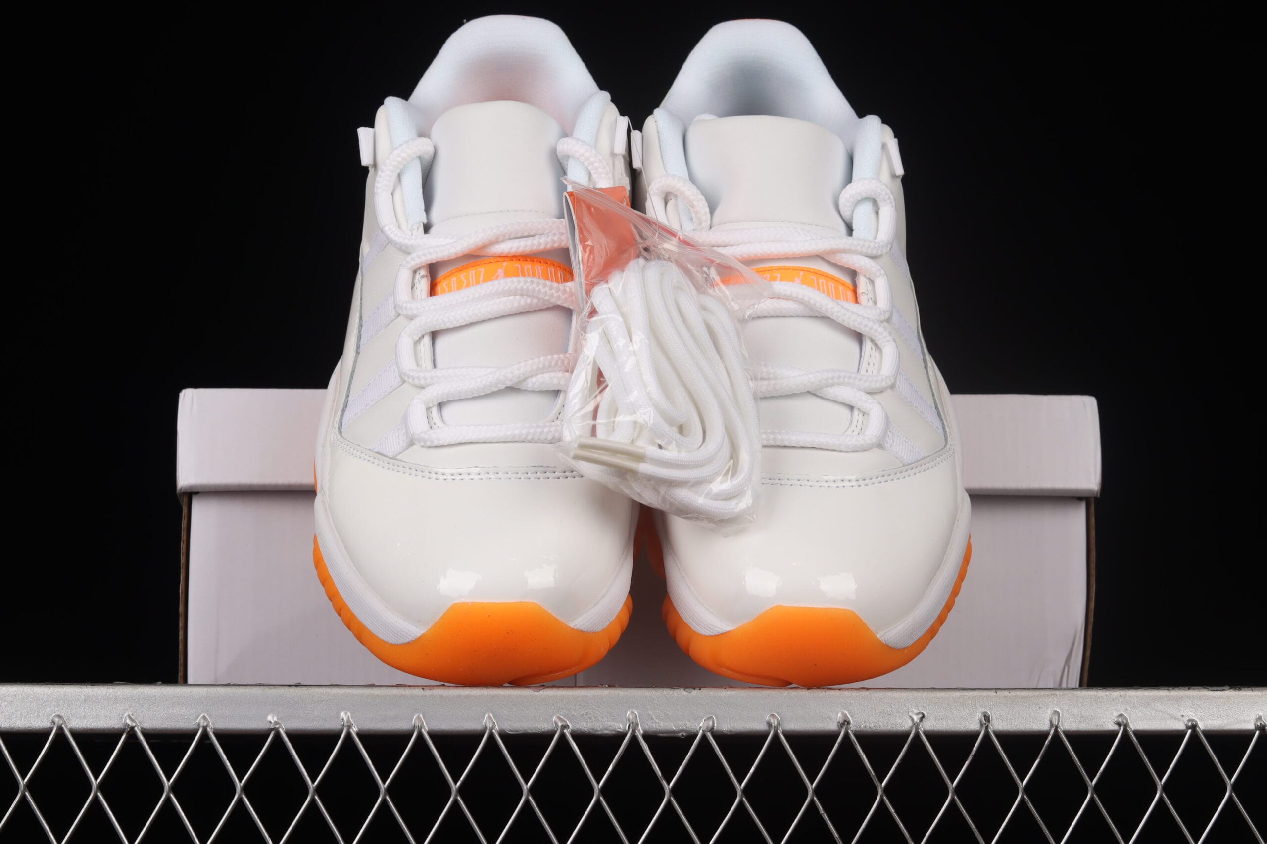 Air Jordan 11 Retro Low, Citrus