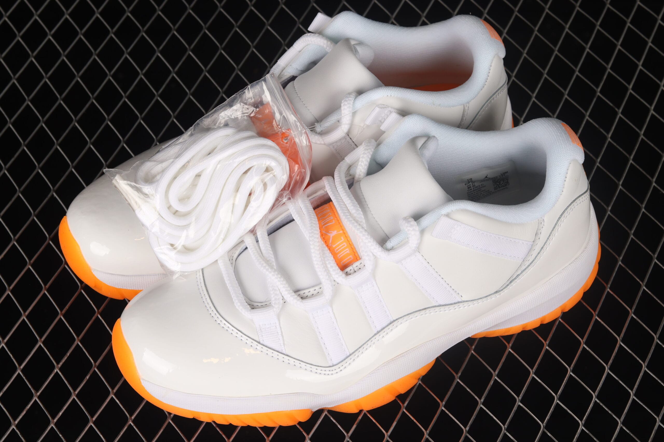 Air Jordan 11 Retro Low, Citrus