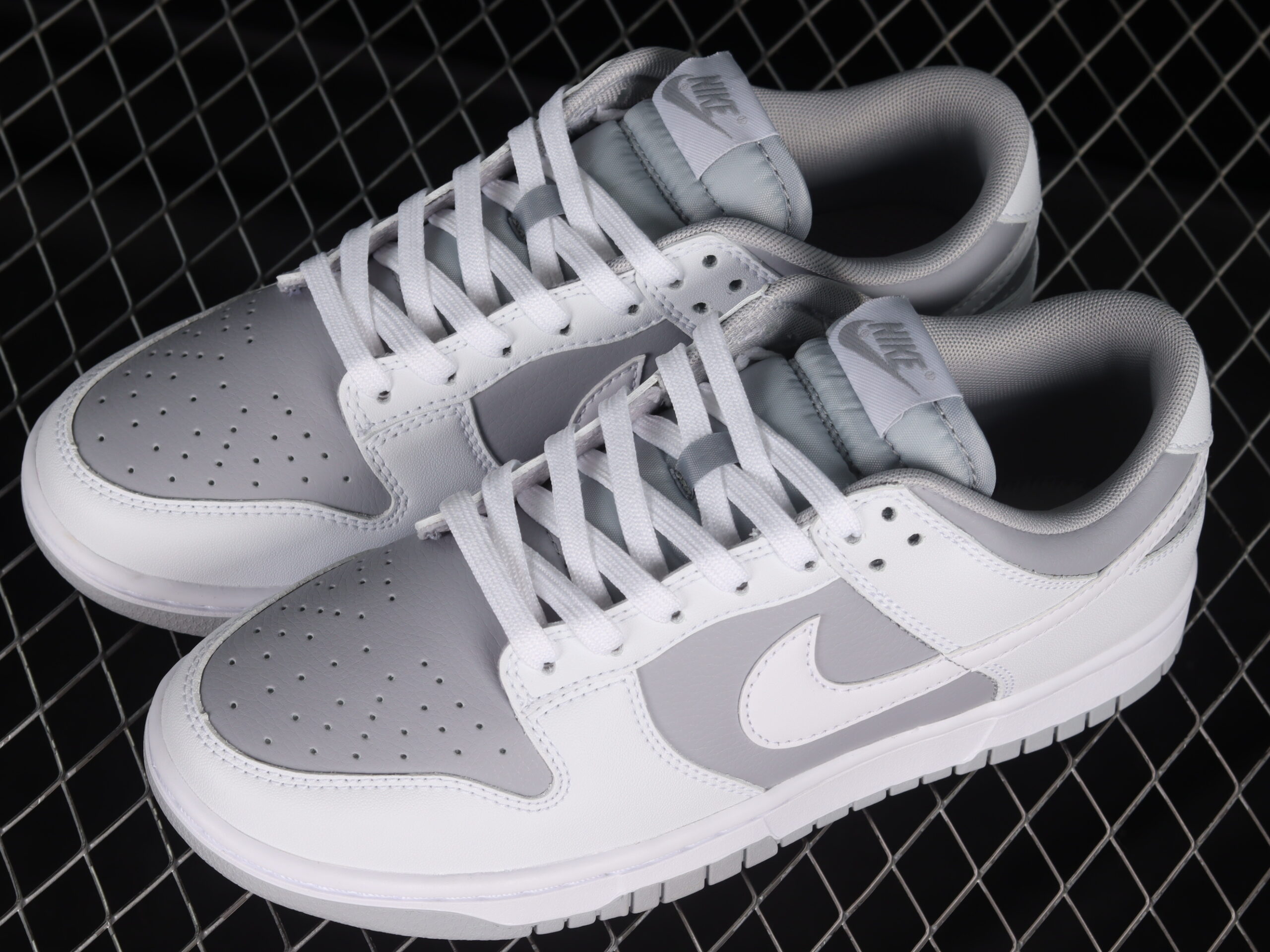 nike dunk low white grey