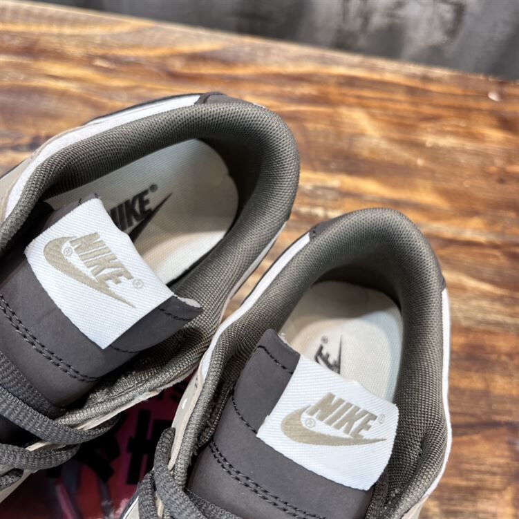 NIKE SB DUNK LOW SNEAKER – NSN020