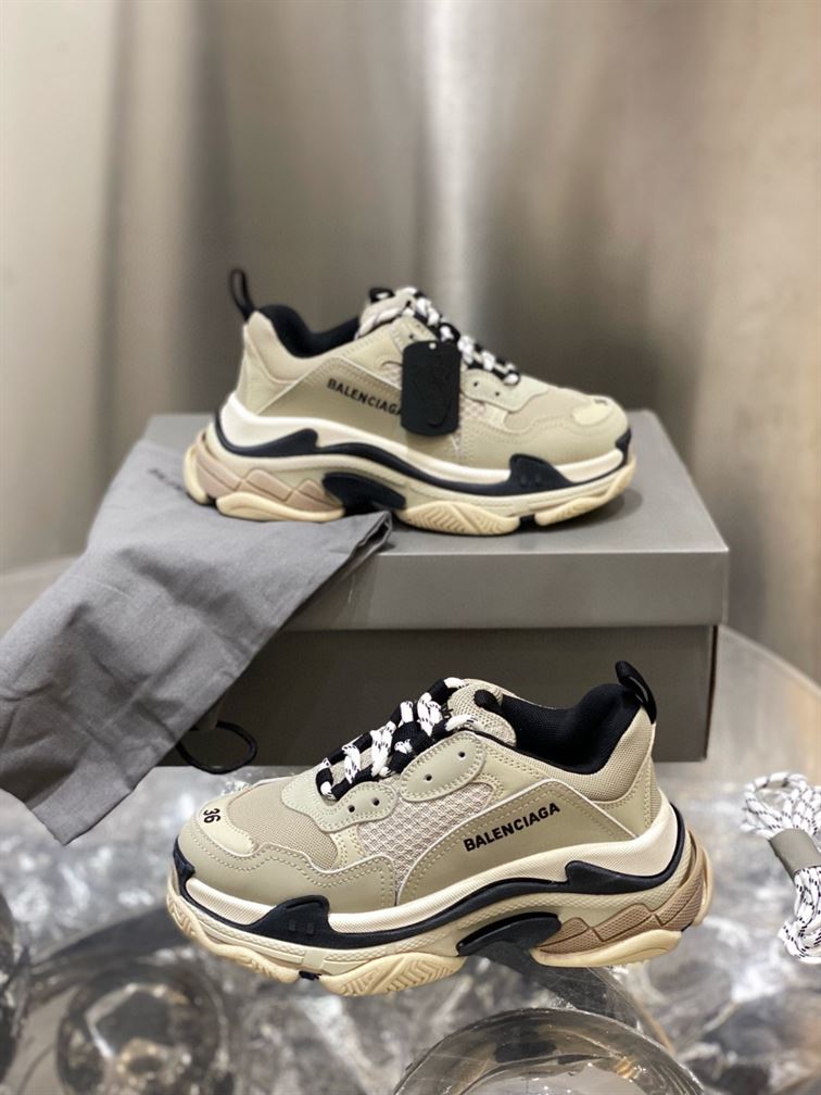 BALENCIAGA TRIPLE S SNEAKERS IN GREY AND BLACK – BLA020