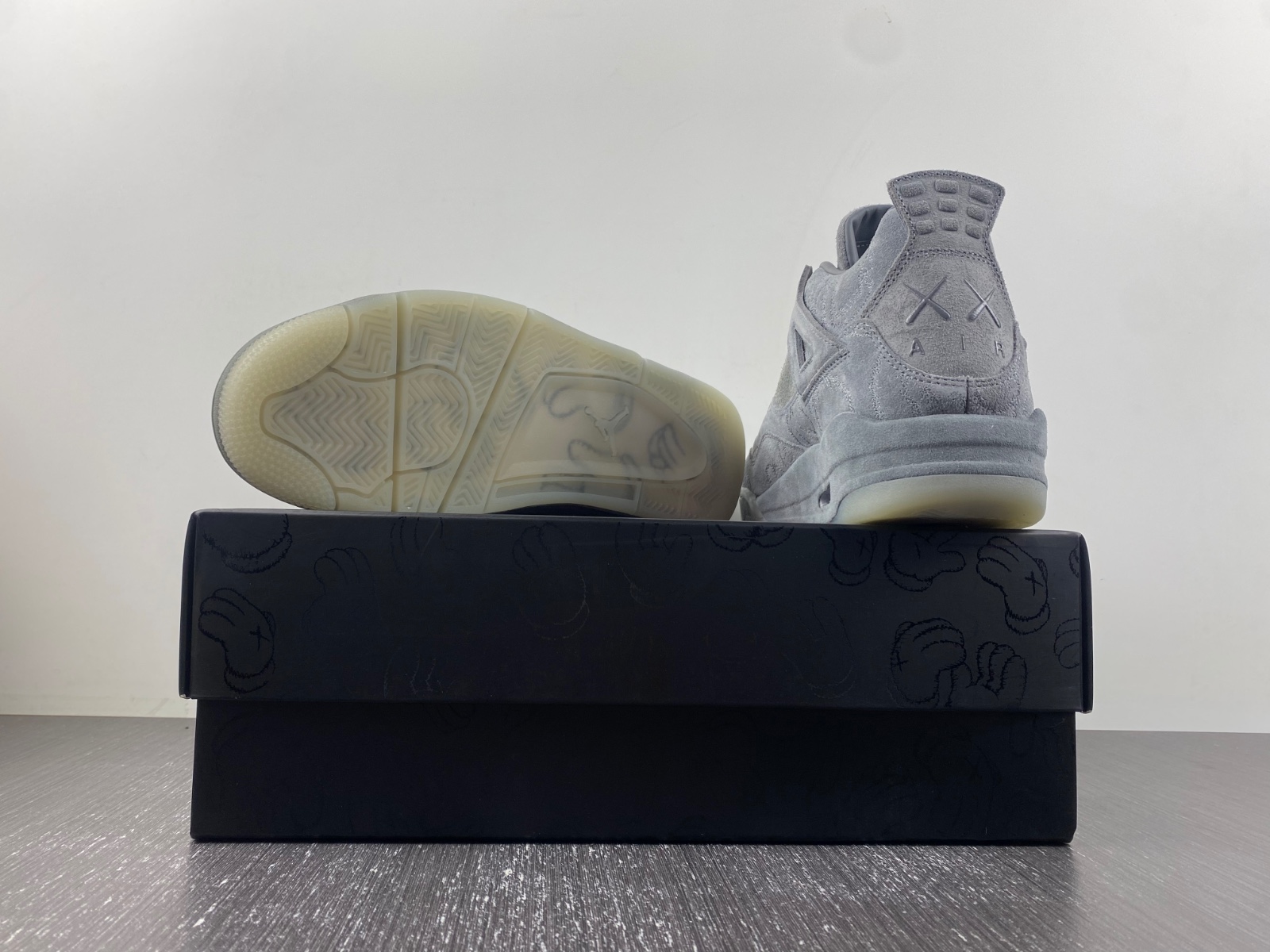 Air Jordan 4 Retro Kaws