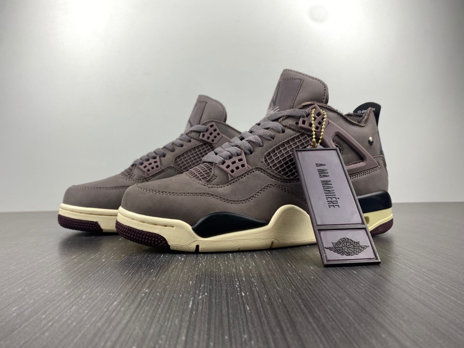 Jordan 4 Retro SP A Ma Maniére Violet Ore