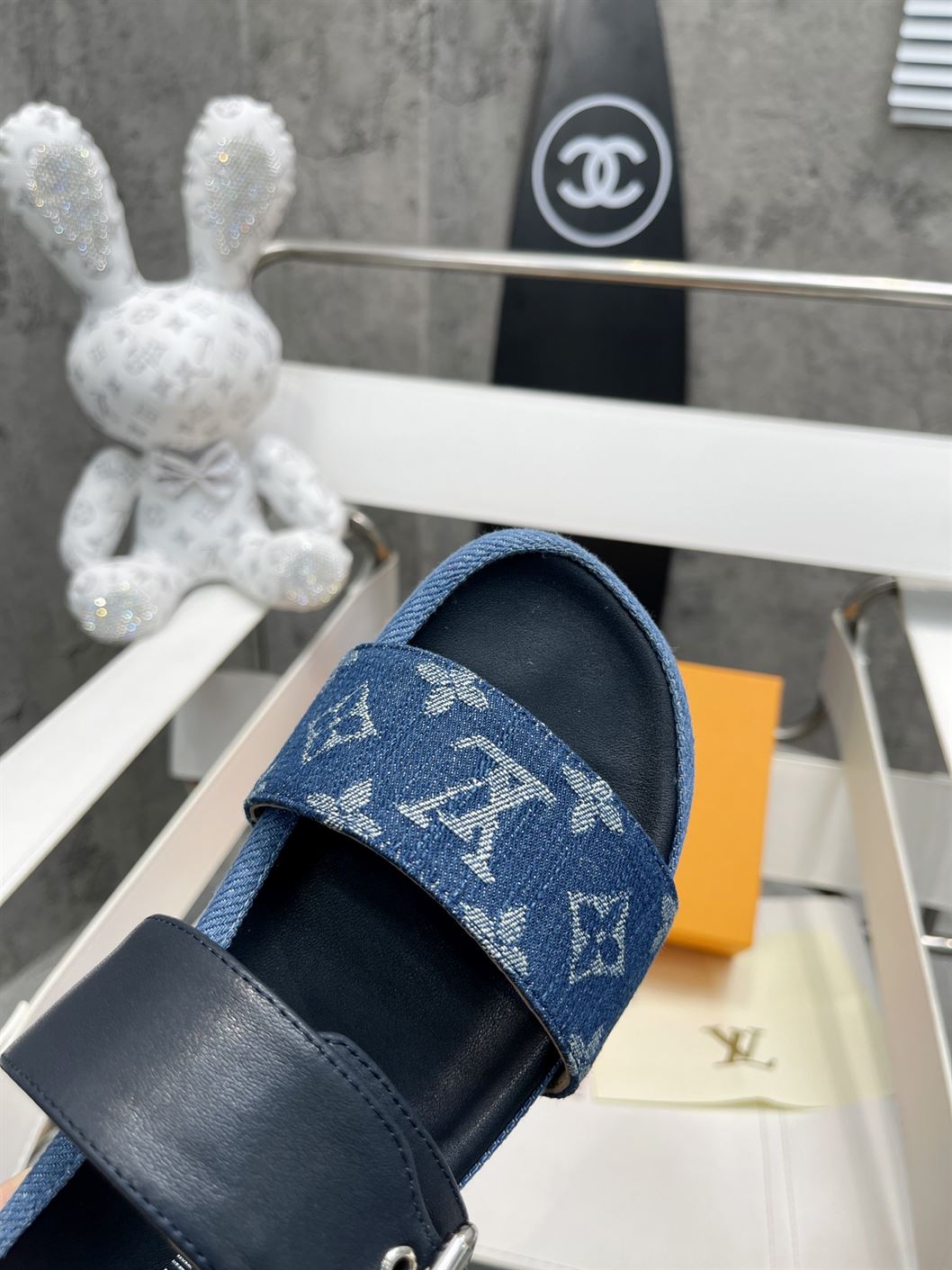 LOUIS VUITTON BOM DIA FLAT MULE – LVSD039