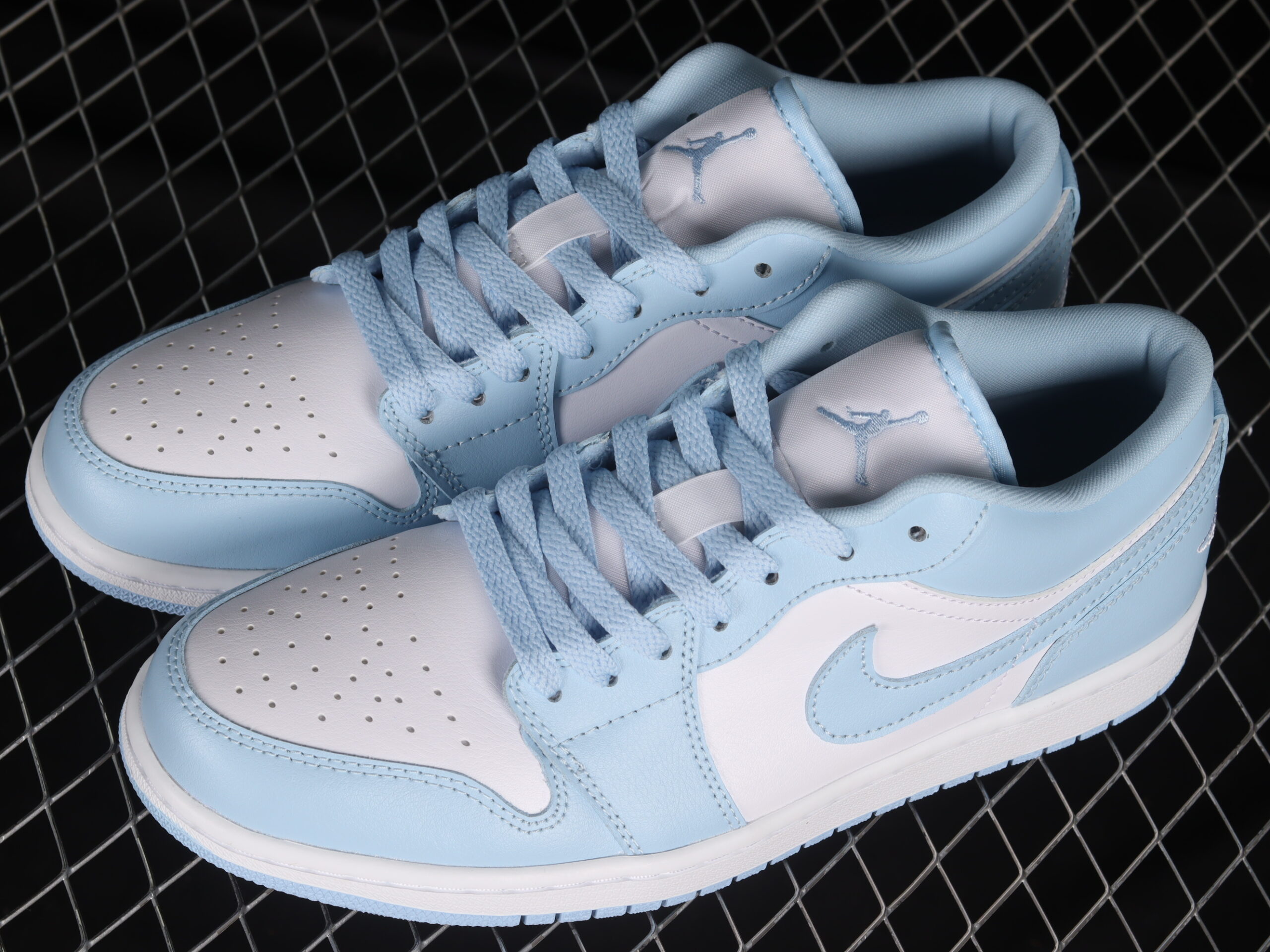 Jordan 1 Low Aluminum